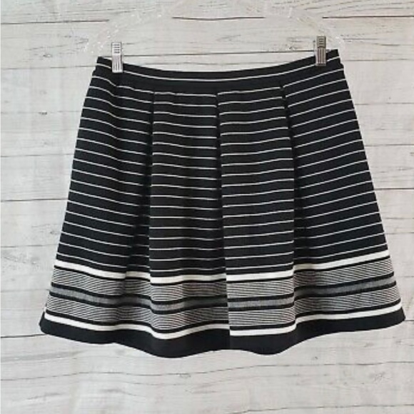 Max Studio Dresses & Skirts - MAX STUDIO PLEATED STRIPED PULL ON SKIRT SIZE LARGE